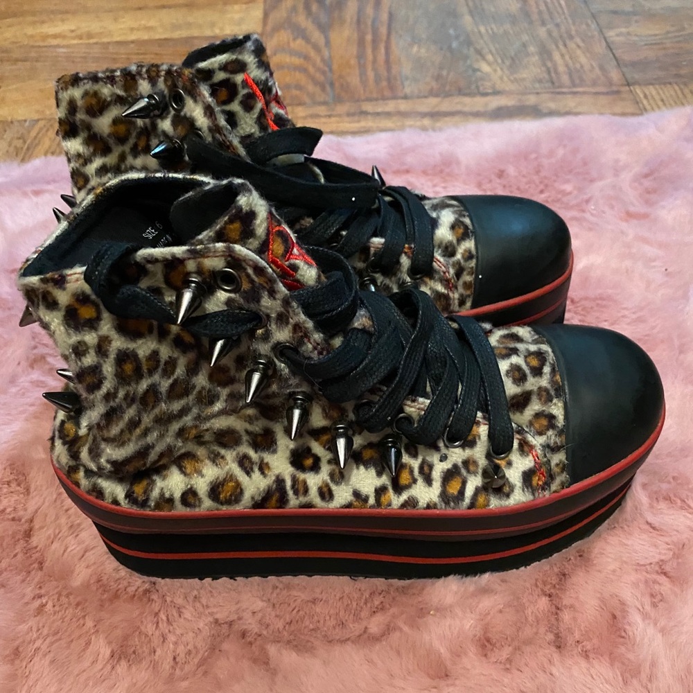 YRU leopard spiked platform sneaker size 6